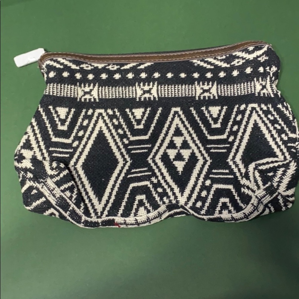 Thirtyone Rio Weave reversible pouch.